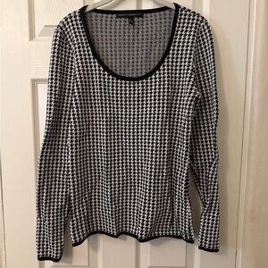 WHBM size M Women’s Black and White Houndstooth Long Sleeve Top